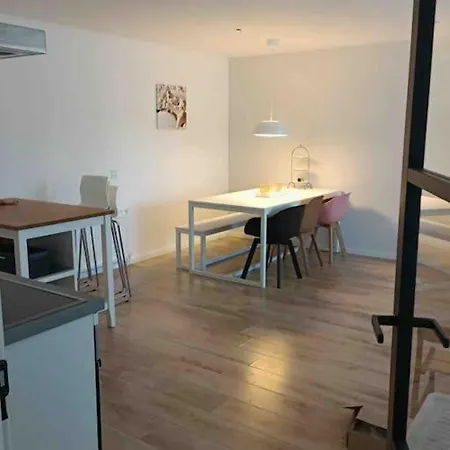 Apartment Schitterend Appartement, 150 M Het *